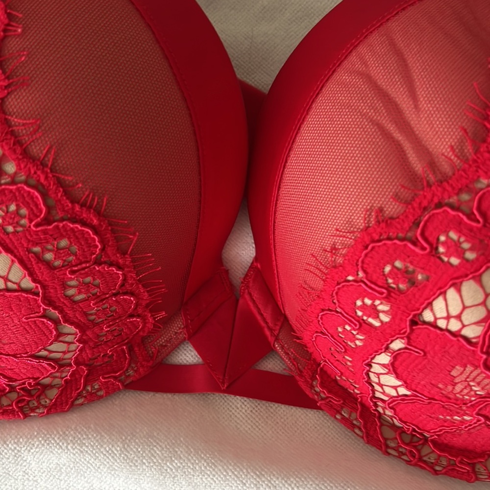 Victoria’s Secret bra, red with lace trim size 36D lightly lined bra EUC - Picture 2 of 8
